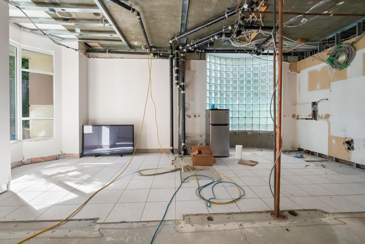 Entry Foyer Photo of 348 Taylor Way, West Vancouver, BC
