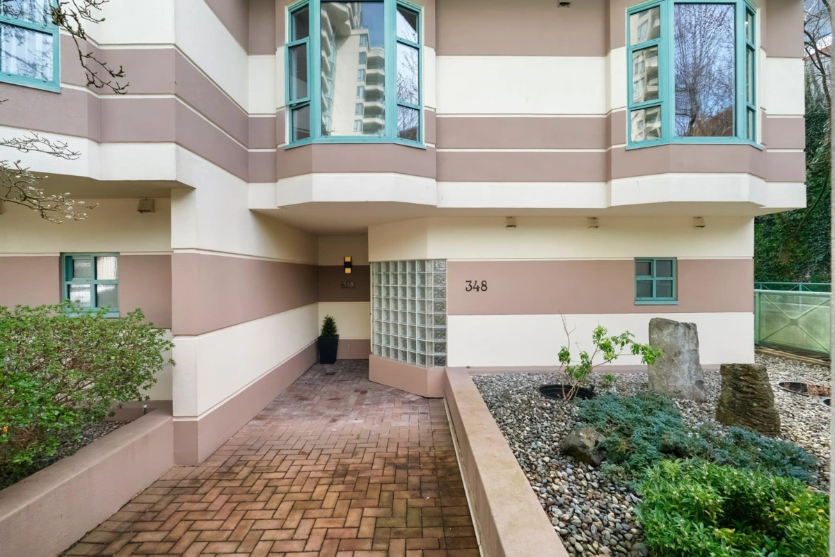 Guest Bathroom Photo of 348 Taylor Way, West Vancouver, BC