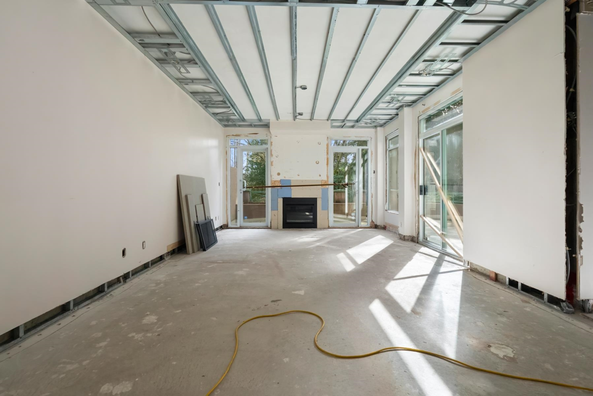 Mudroom Photo of 348 Taylor Way, West Vancouver, BC