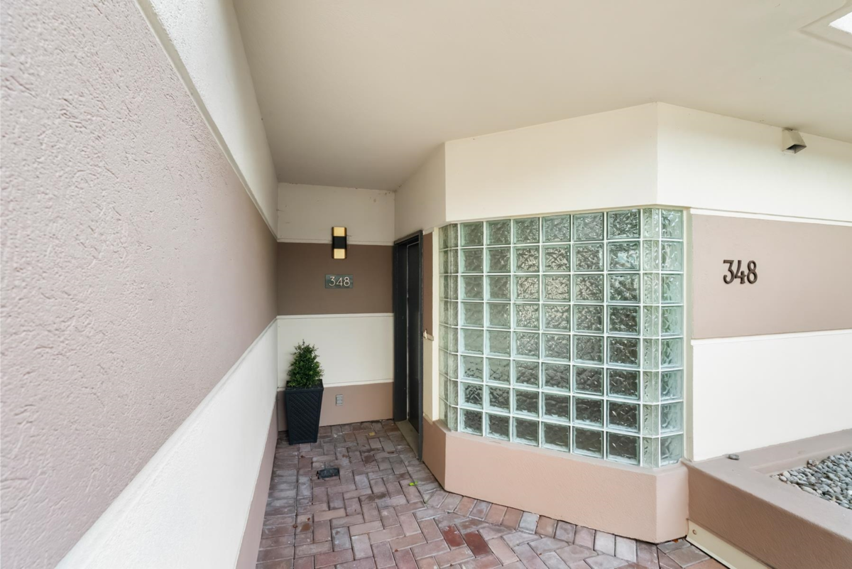 Powder Room Photo of 348 Taylor Way, West Vancouver, BC