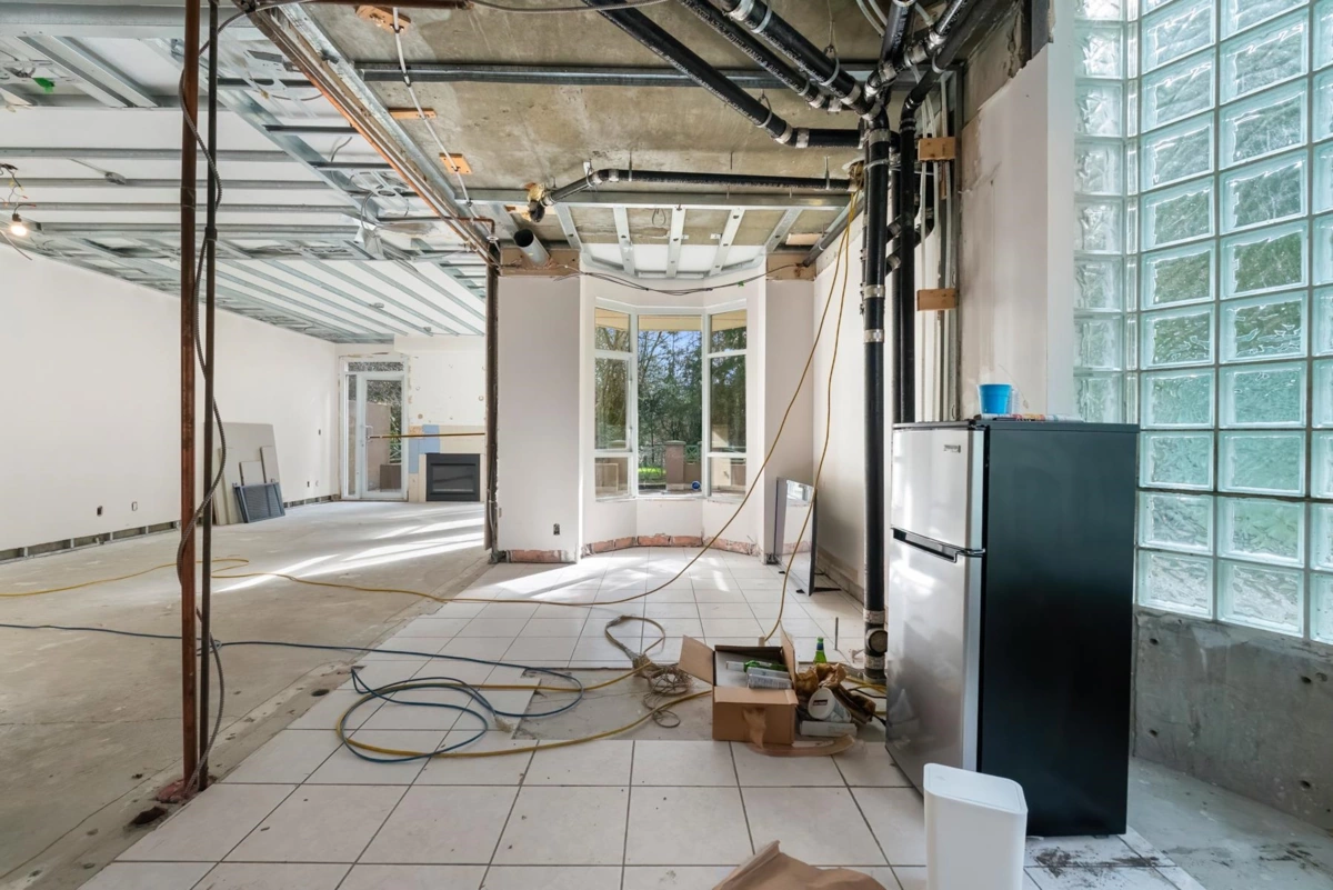 Staircase Photo of 348 Taylor Way, West Vancouver, BC