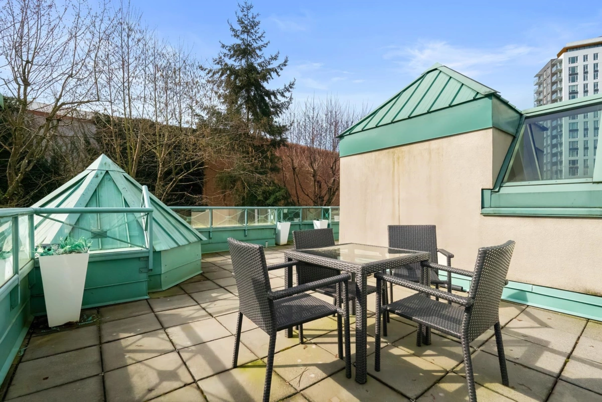 Walk-In Closet Photo of 348 Taylor Way, West Vancouver, BC