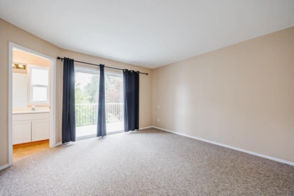 Entry Foyer Photo of 2 45821 Thomas Road, Chilliwack, BC