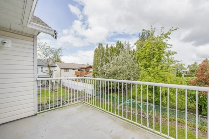 Front Yard Photo of 2 45821 Thomas Road, Chilliwack, BC