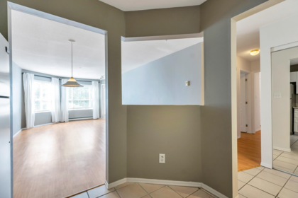 201 13955 Laurel Drive, Surrey, BC, Surrey — Apartment/Condo for sale