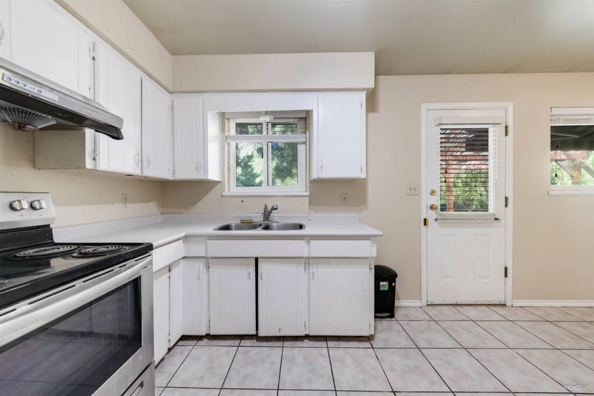 Basement Recreation Room Photo of 9689 131 Street, Surrey, BC