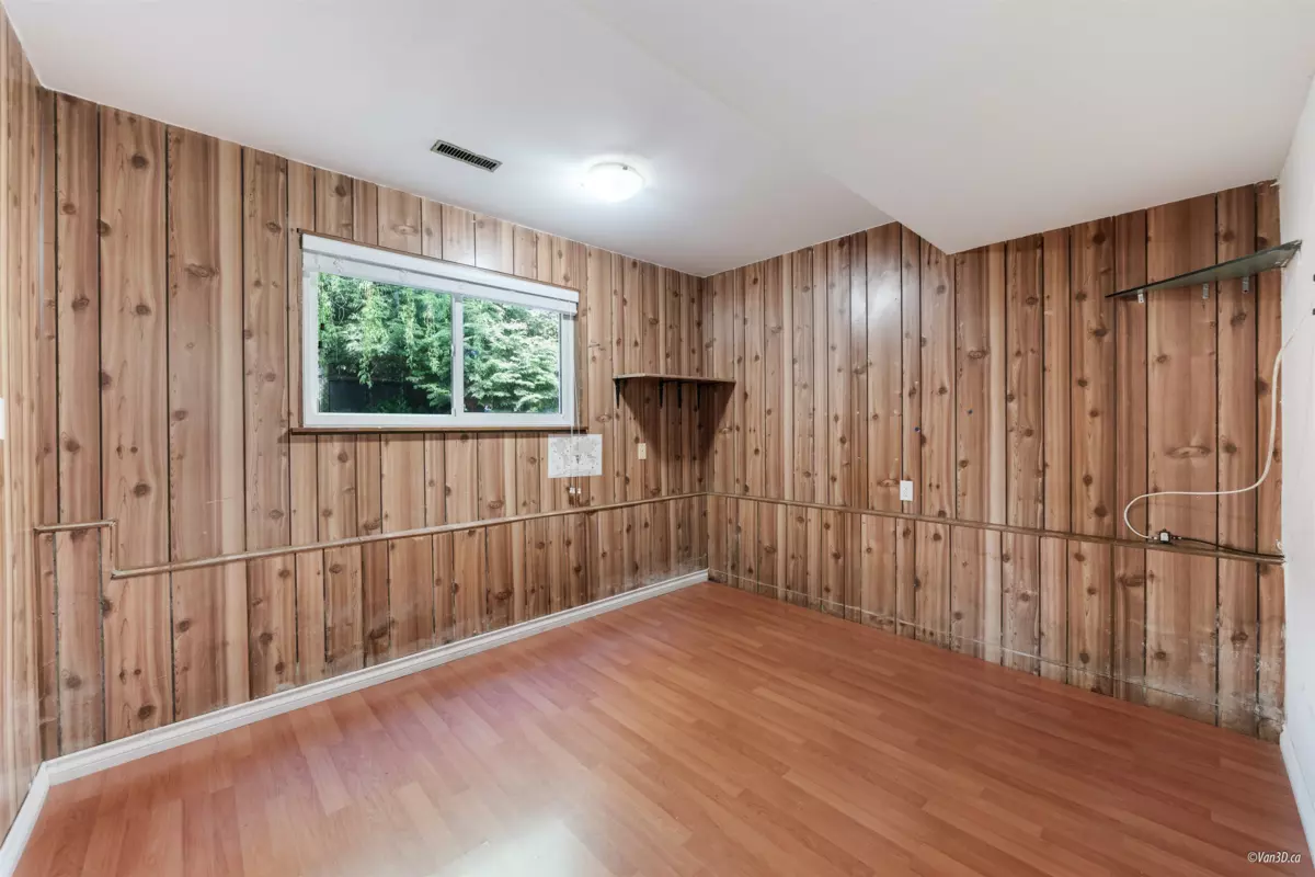 Entry Foyer Photo of 9689 131 Street, Surrey, BC