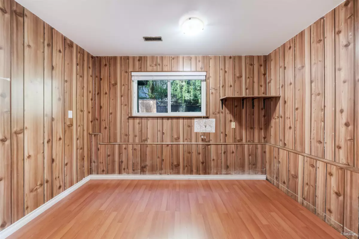 Hallway Photo of 9689 131 Street, Surrey, BC