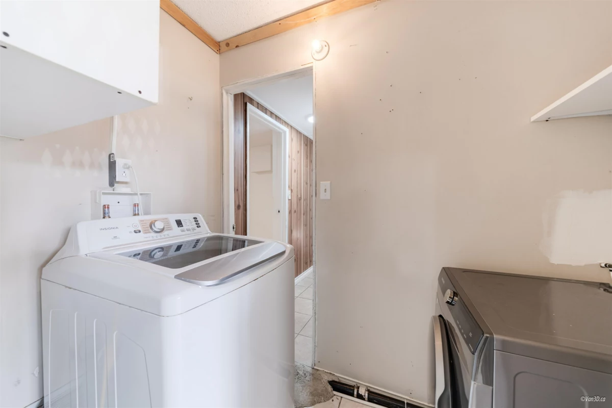Mudroom Photo of 9689 131 Street, Surrey, BC