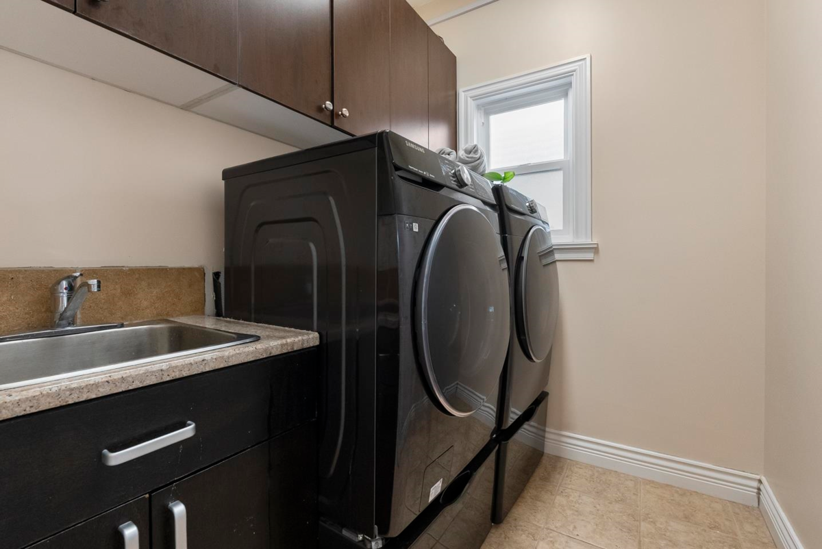 Powder Room Photo of 7114 148 Street, Surrey, BC