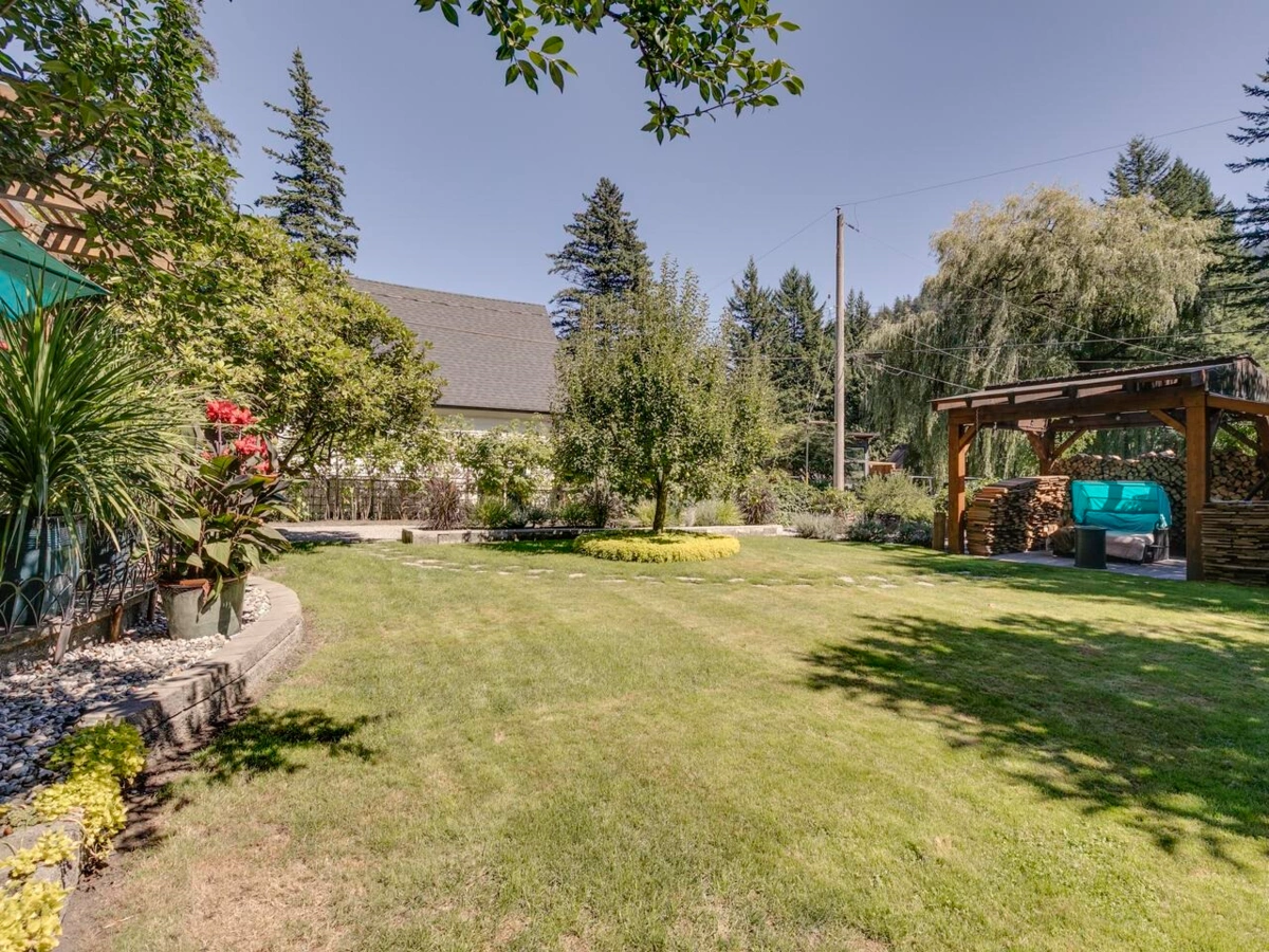Breakfast Nook Photo of 43785 Ryall Road, Mission, BC
