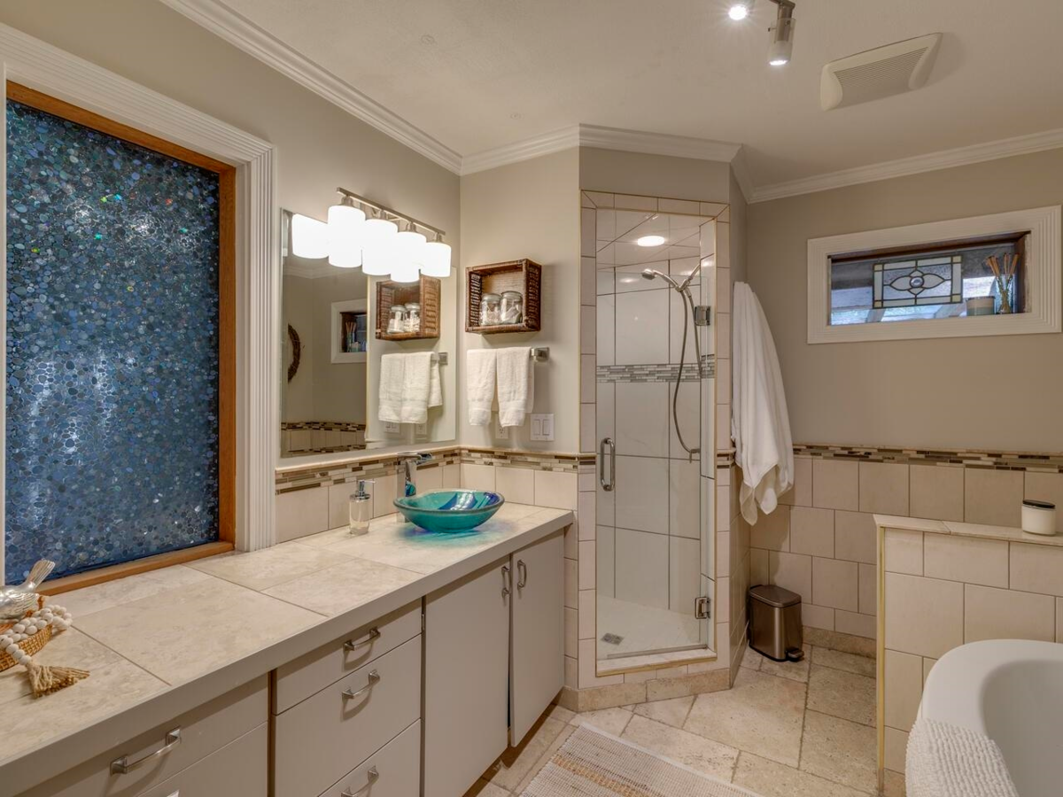 Hallway Photo of 43785 Ryall Road, Mission, BC