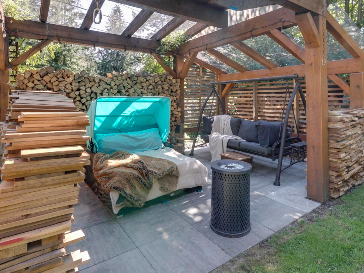 Kitchen Island Photo of 43785 Ryall Road, Mission, BC