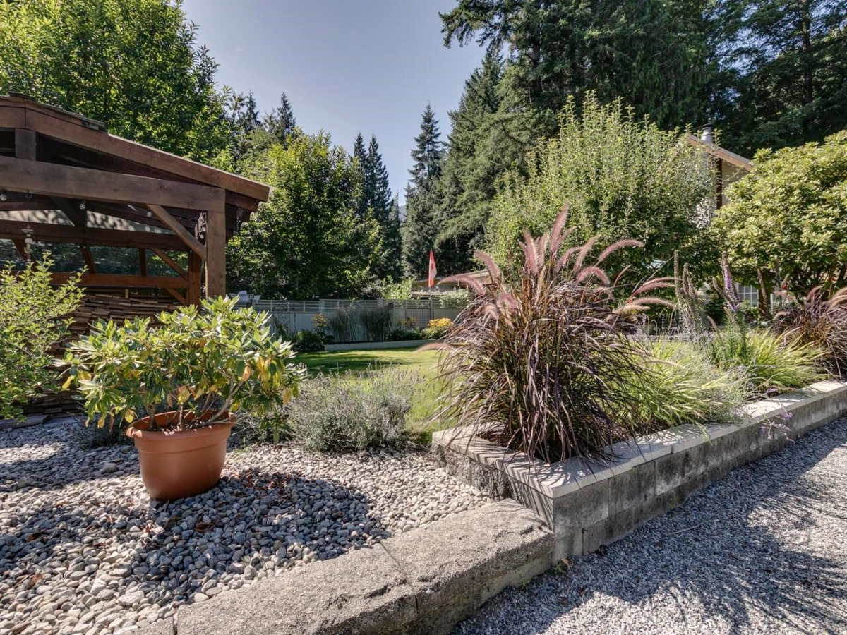 Kitchen Photo of 43785 Ryall Road, Mission, BC