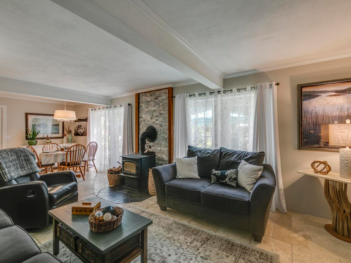 Powder Room Photo of 43785 Ryall Road, Mission, BC