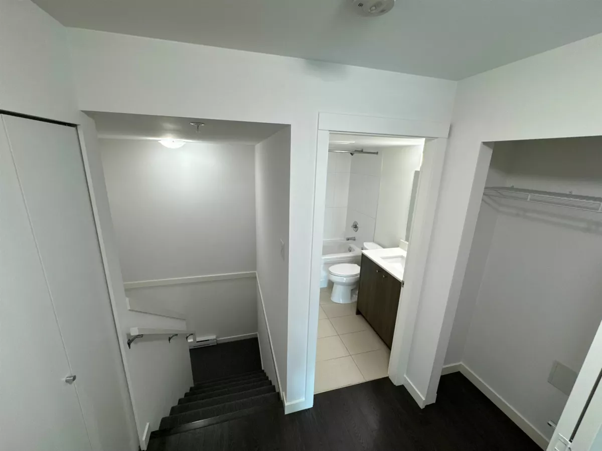 Primary Bathroom Photo of 103 10688 140 Street, Surrey, BC