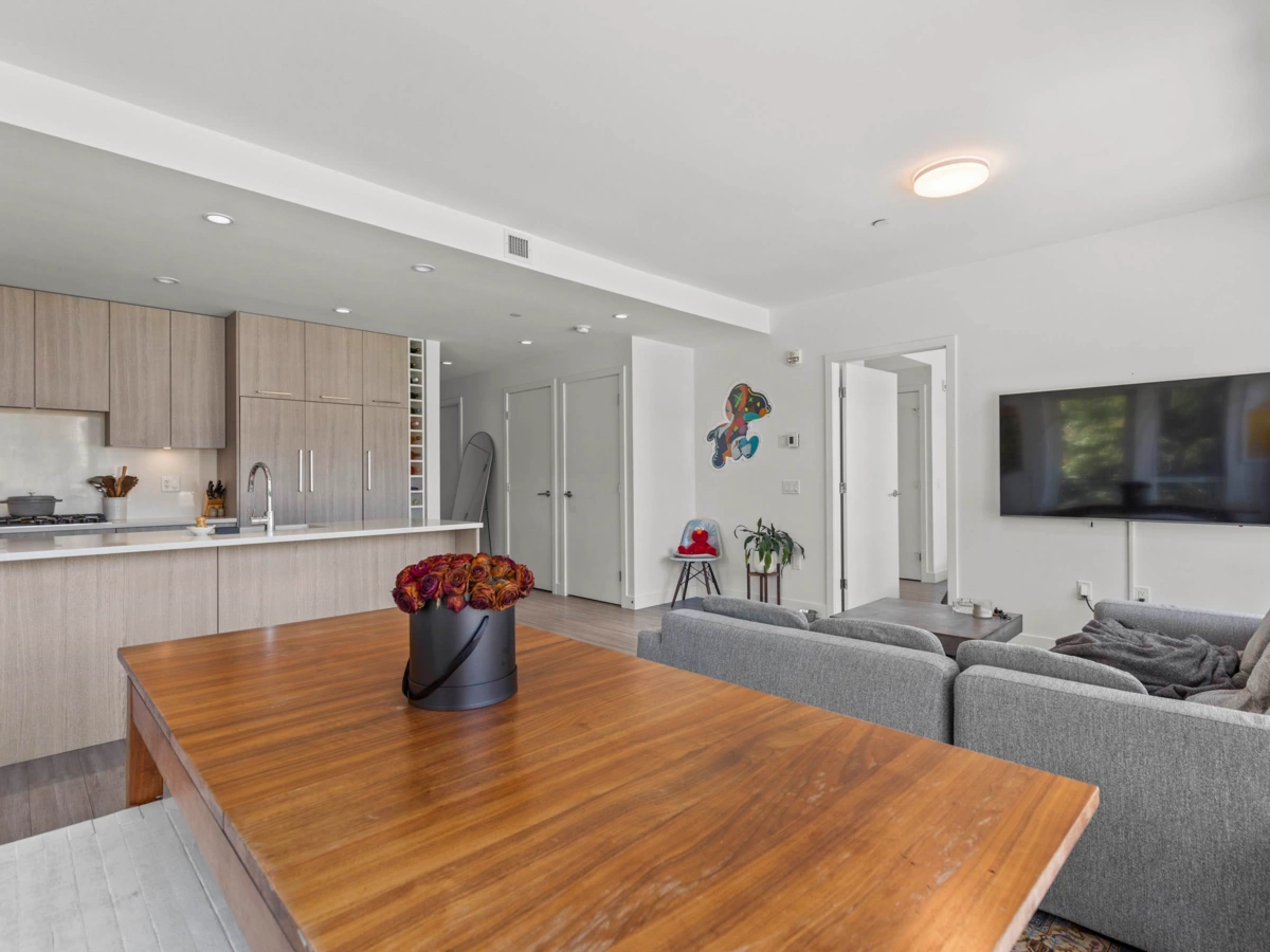 Breakfast Nook Photo of 312 747 E 3rd Street, North Vancouver, BC