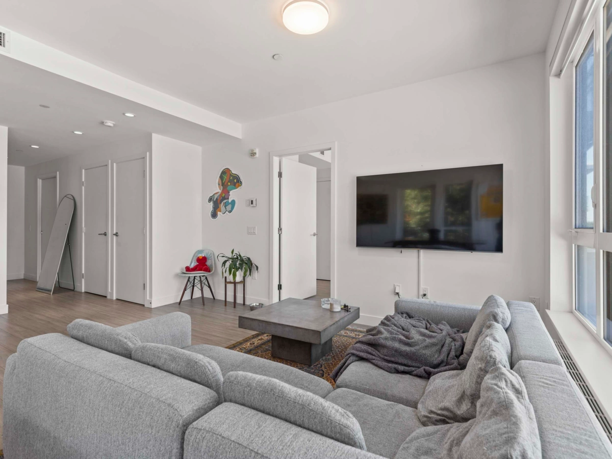 Dining Area Photo of 312 747 E 3rd Street, North Vancouver, BC