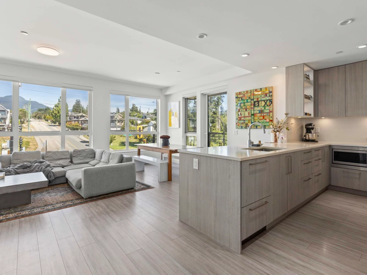 Primary Bathroom Photo of 312 747 E 3rd Street, North Vancouver, BC