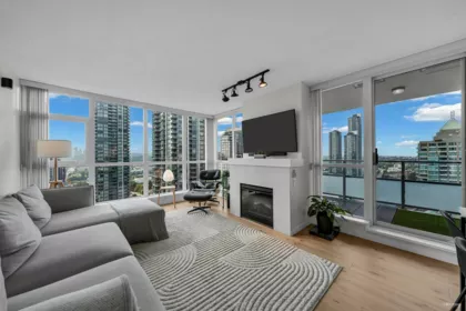 2205 4400 Buchanan Street, Burnaby, BC, Burnaby — Apartment/Condo for sale