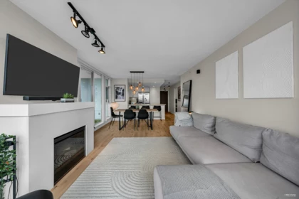 2205 4400 Buchanan Street, Burnaby, BC, Burnaby — Apartment/Condo for sale
