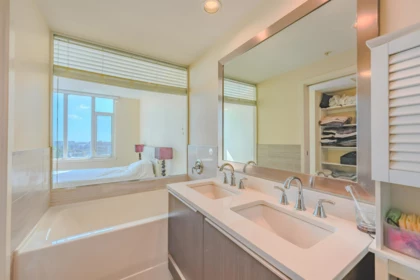 Hallway Photo of PH 1705 8677 Capstan Way, Richmond, BC