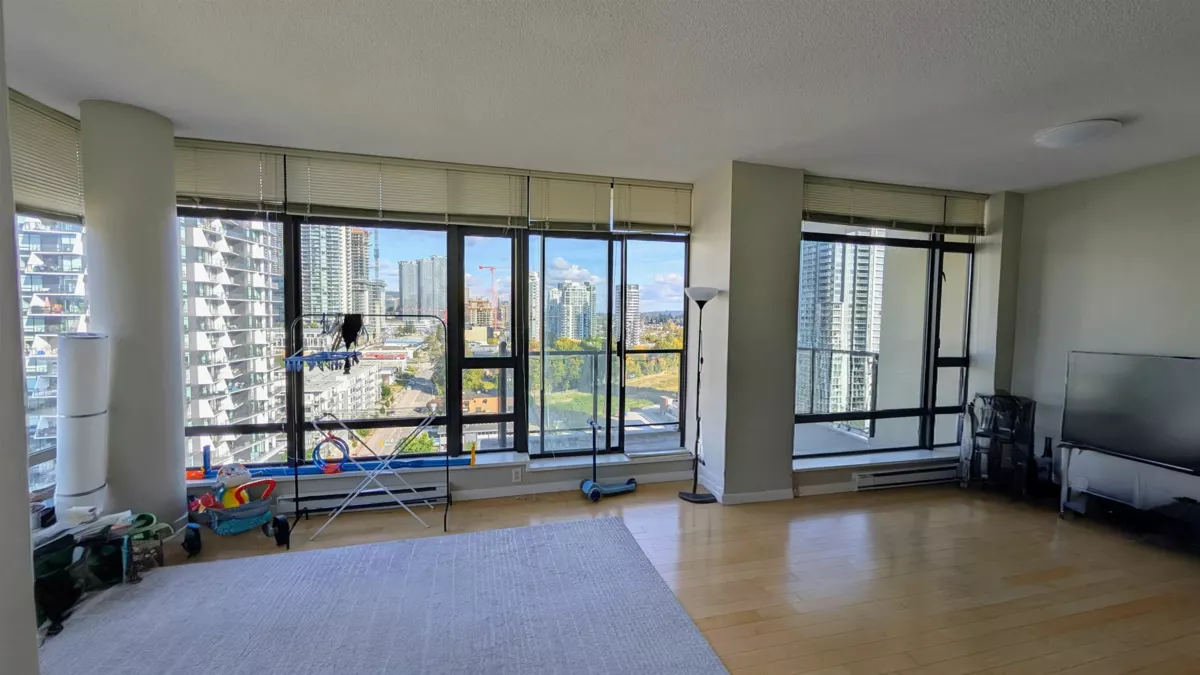 Walk-In Closet Photo of 1703 4250 Dawson Street, Burnaby, BC