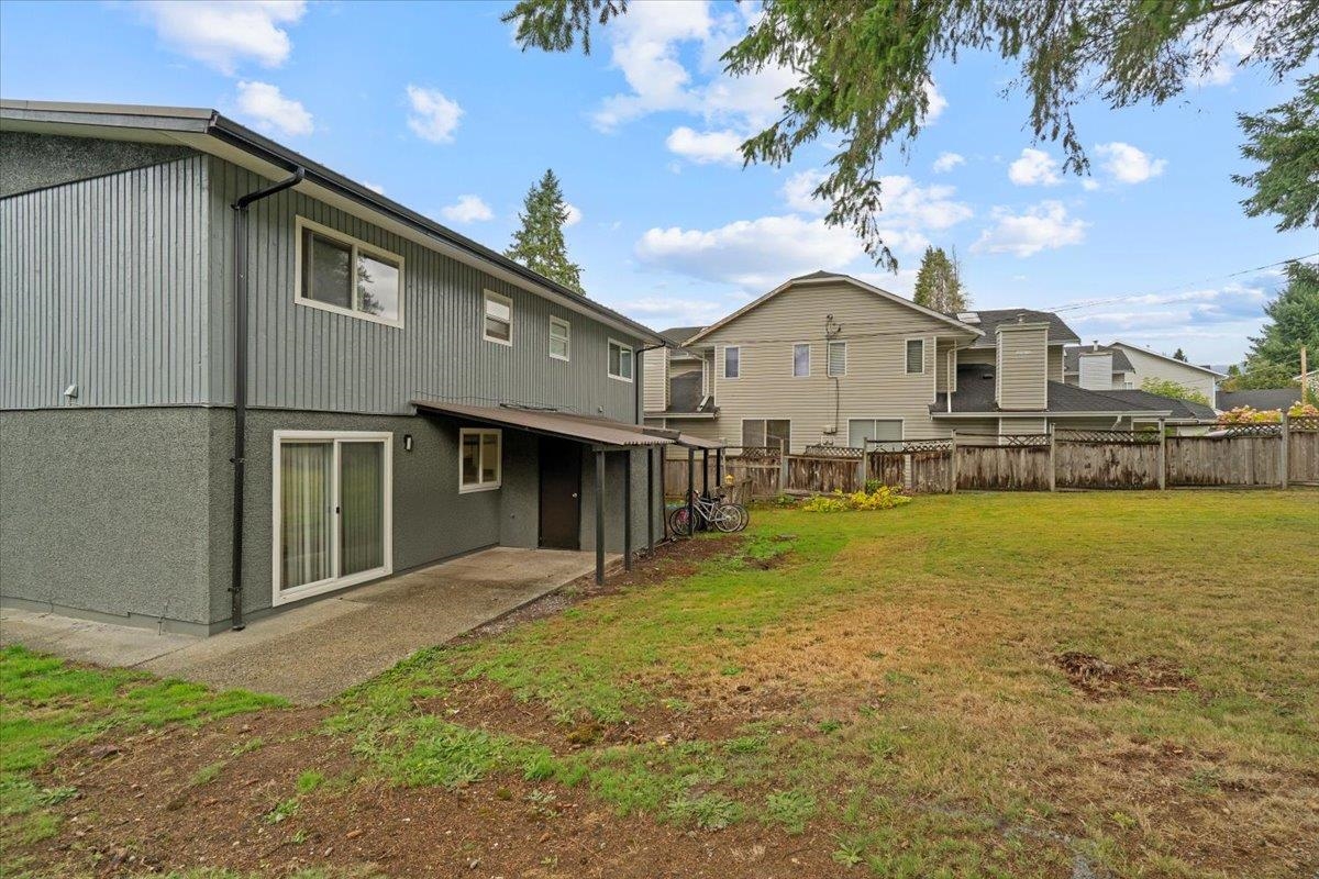 Hallway Photo of 663-665 Harrison Avenue, Coquitlam, BC