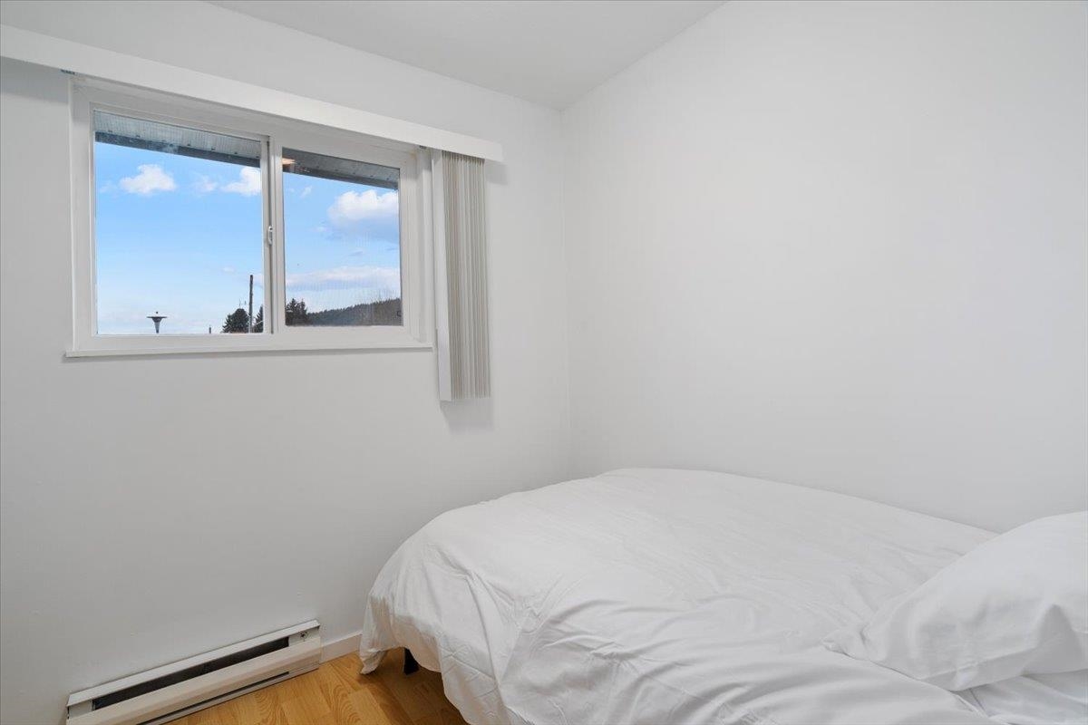 Office / Den Photo of 663-665 Harrison Avenue, Coquitlam, BC