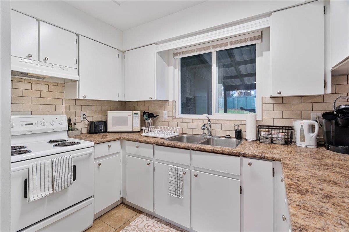 Primary Bathroom Photo of 663-665 Harrison Avenue, Coquitlam, BC