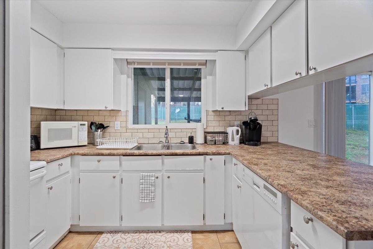 Walk-In Closet Photo of 663-665 Harrison Avenue, Coquitlam, BC