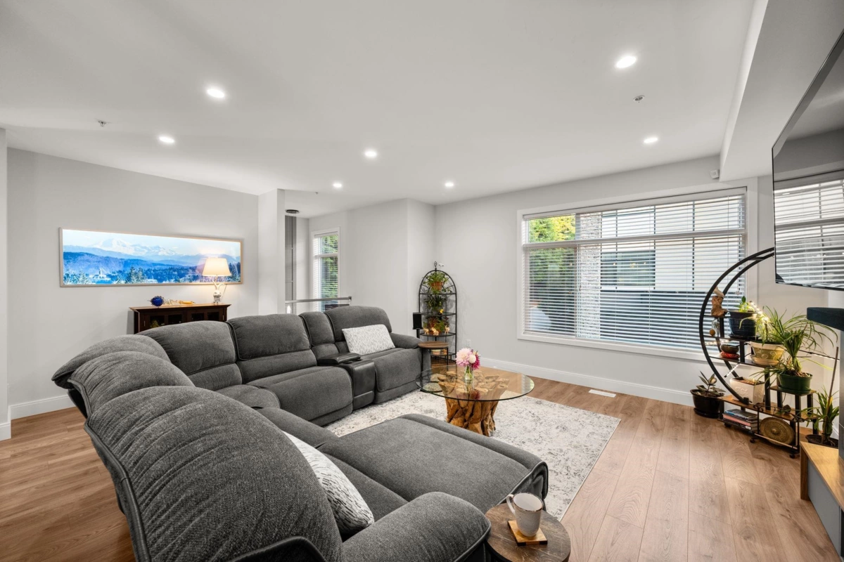Kitchen Photo of 22 33209 Cherry Avenue, Mission, BC