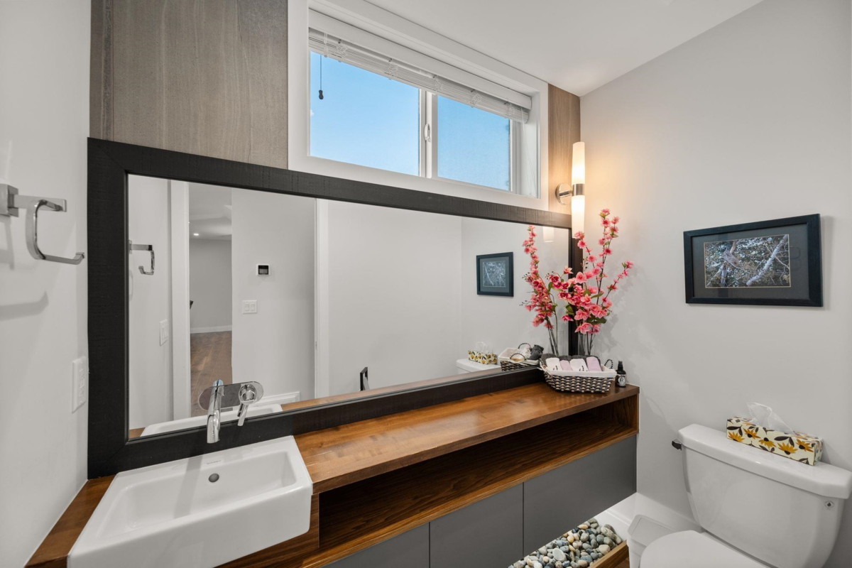 Laundry Room Photo of 22 33209 Cherry Avenue, Mission, BC