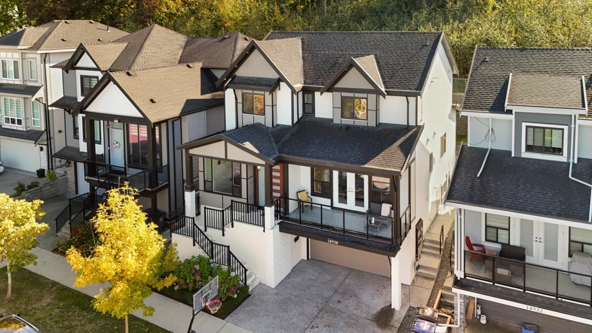 Living Room Photo of 14938 63 Avenue, Surrey, BC
