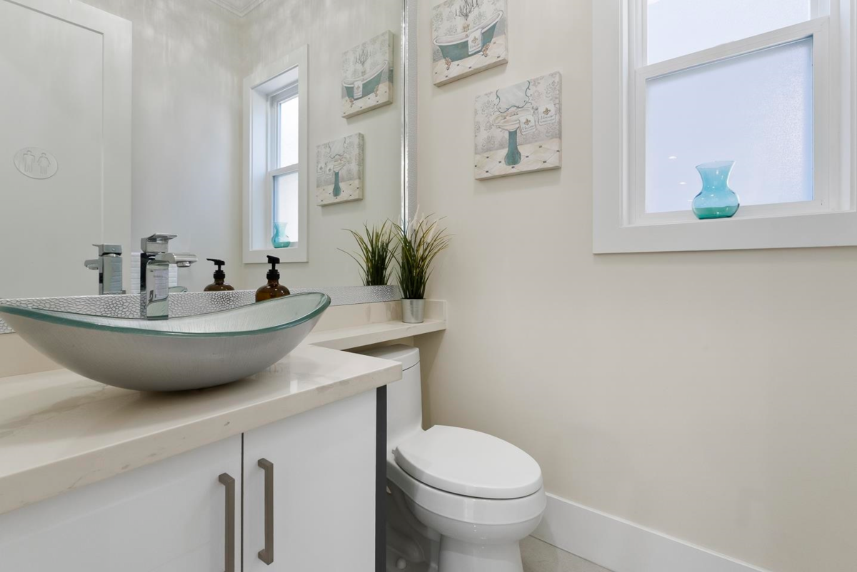 Powder Room Photo of 14938 63 Avenue, Surrey, BC