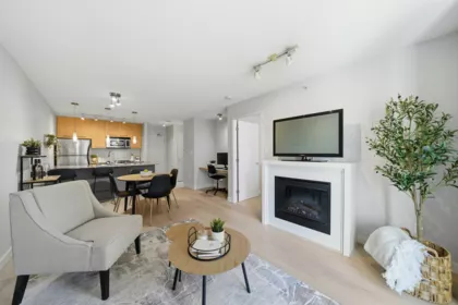 303 2979 Glen Drive, Coquitlam, BC, Coquitlam — Apartment/Condo for sale