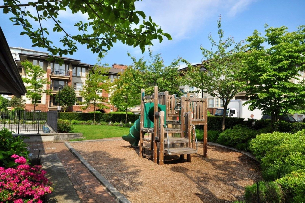 Basement Recreation Room Photo of 1427 5133 Garden City Road, Richmond, BC