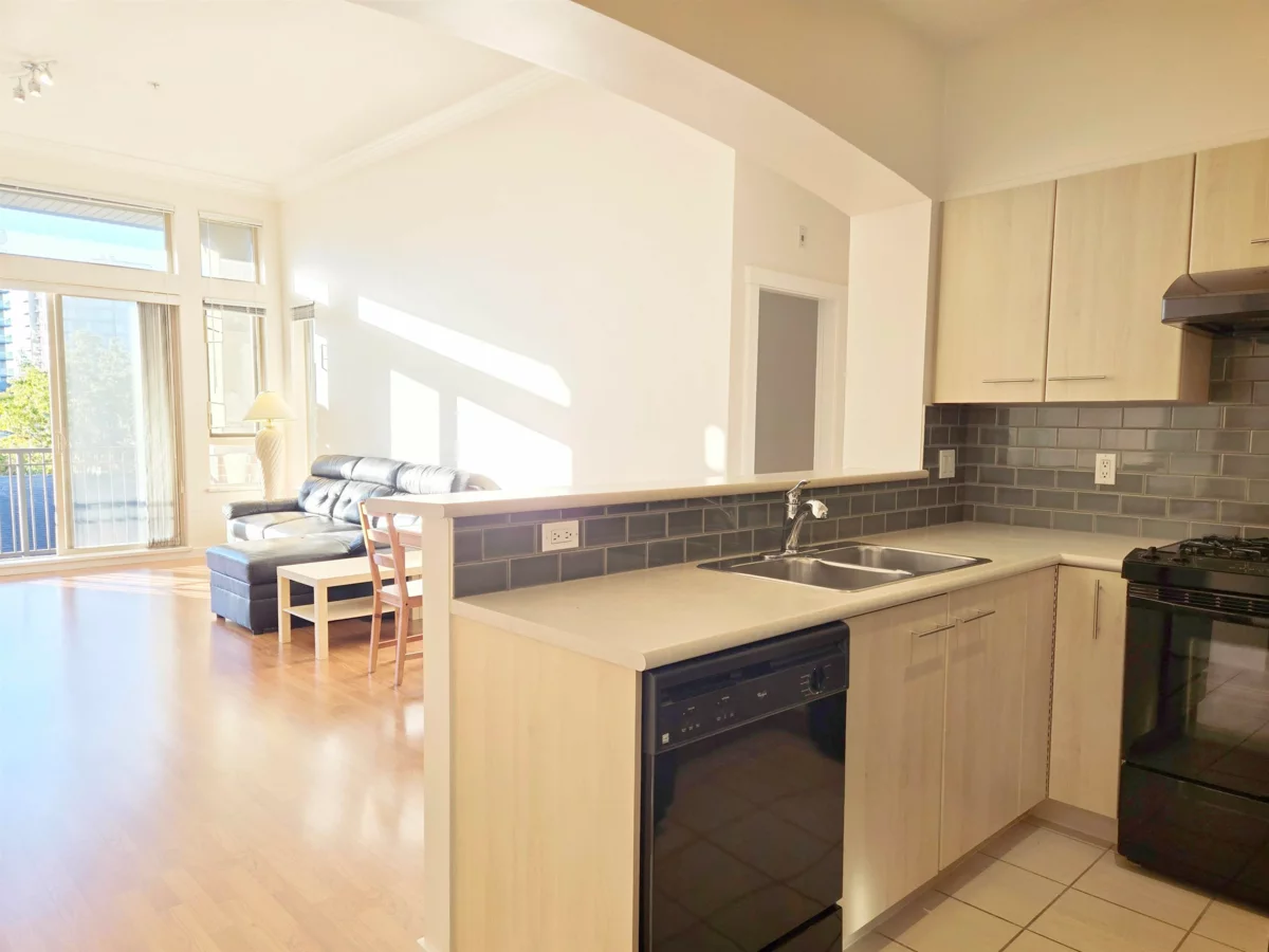 Family Room Photo of 1427 5133 Garden City Road, Richmond, BC