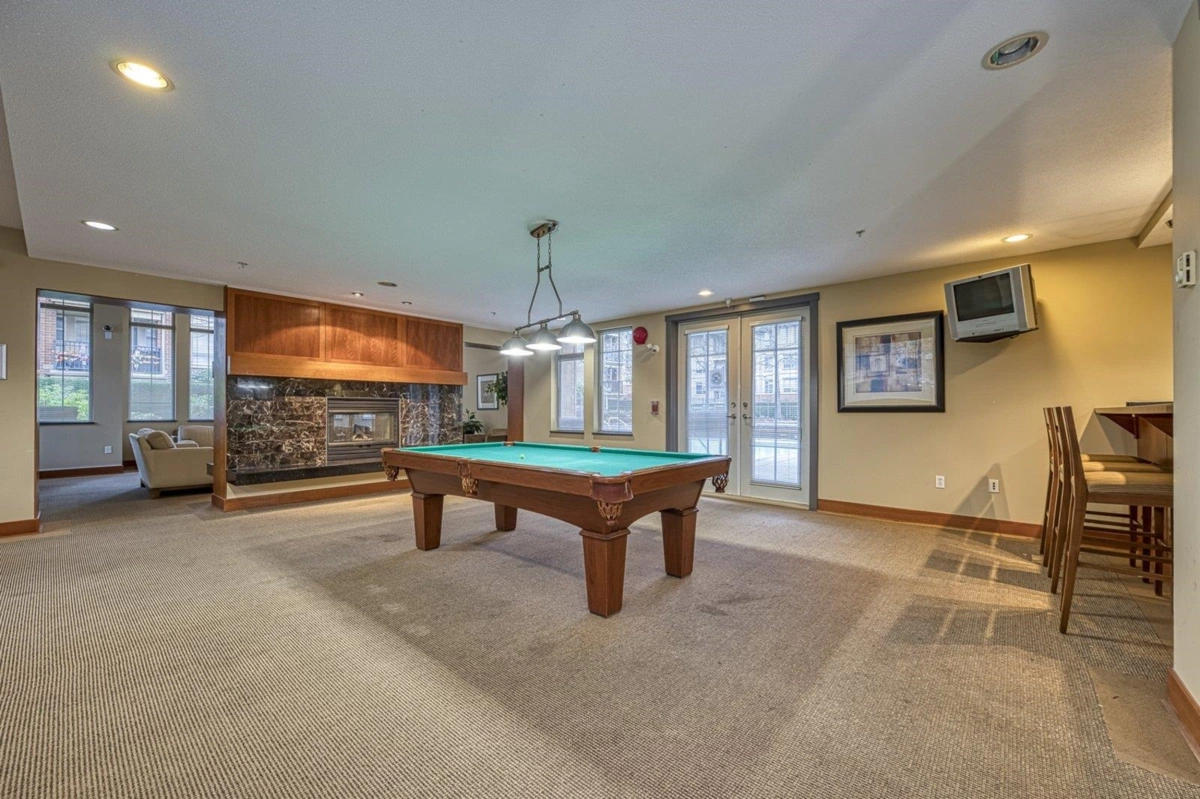 Hallway Photo of 1427 5133 Garden City Road, Richmond, BC