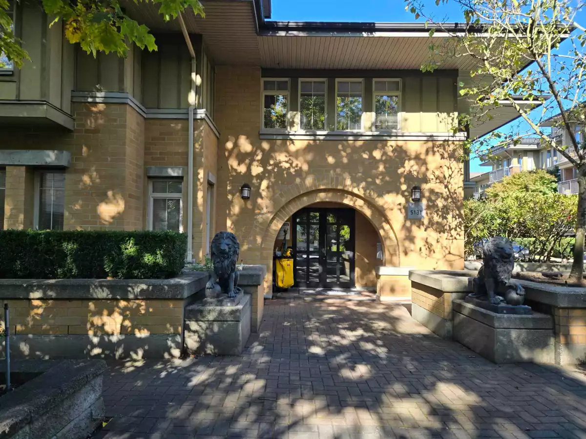 Mudroom Photo of 1427 5133 Garden City Road, Richmond, BC