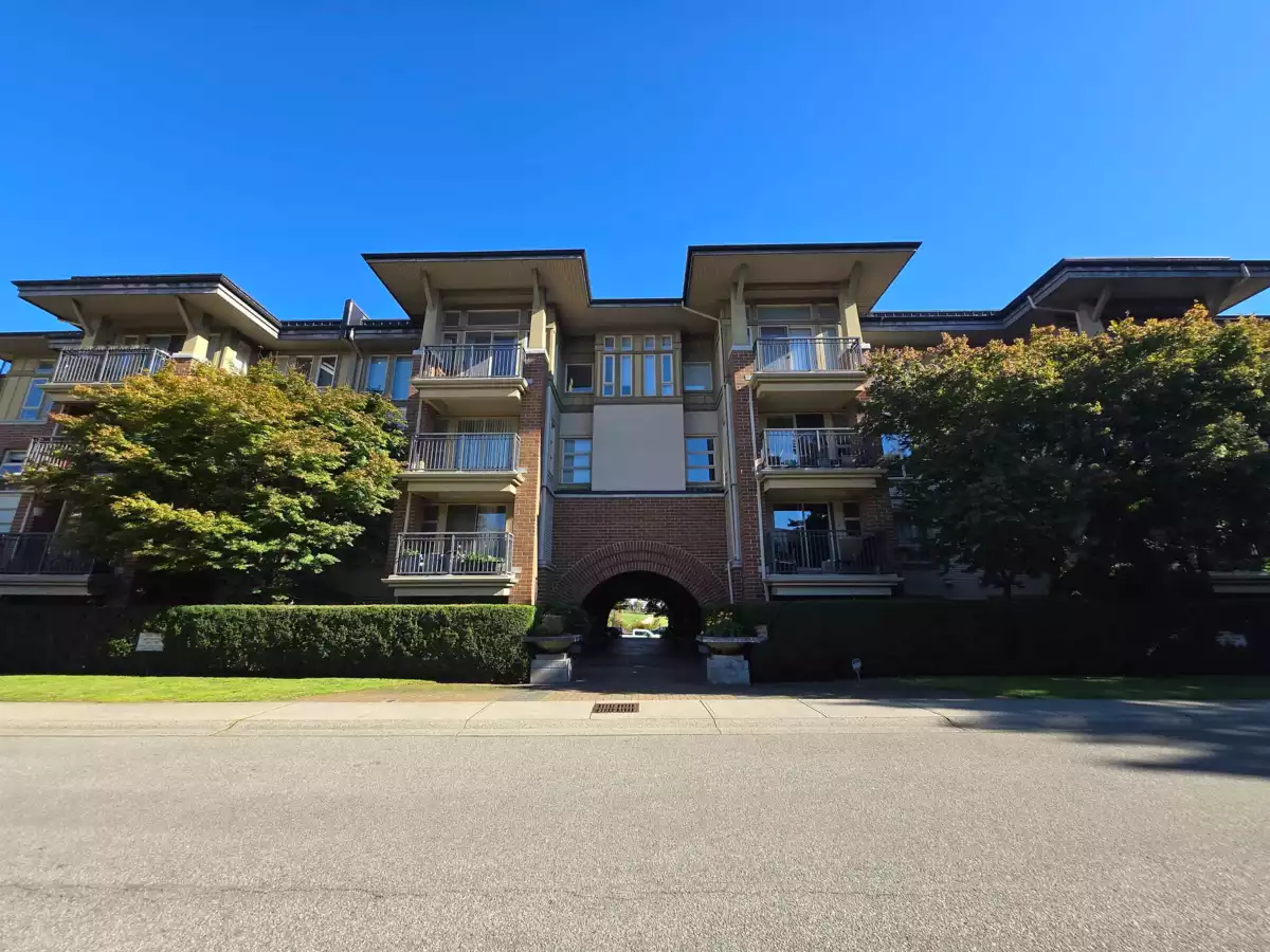 Powder Room Photo of 1427 5133 Garden City Road, Richmond, BC