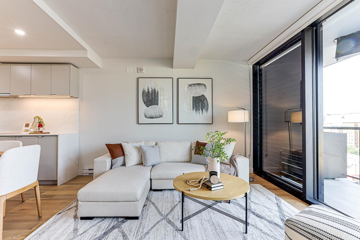 Living Room Photo of 903 239 Keefer Street, Vancouver, BC