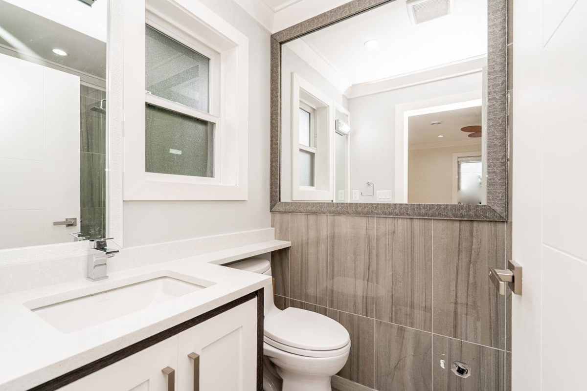 Laundry Room Photo of 9249 119a Street, Delta, BC