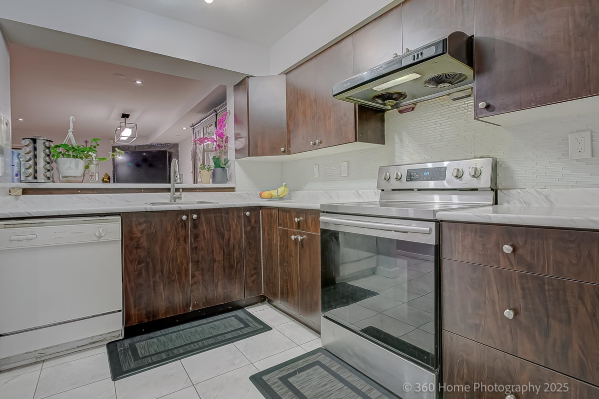 Breakfast Nook Photo of 35 7533 140 Street, Surrey, BC