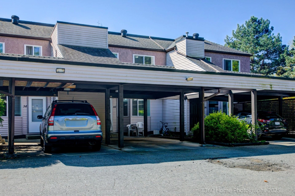 Hallway Photo of 35 7533 140 Street, Surrey, BC