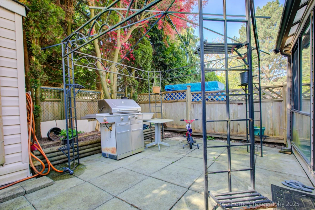 Laundry Room Photo of 35 7533 140 Street, Surrey, BC