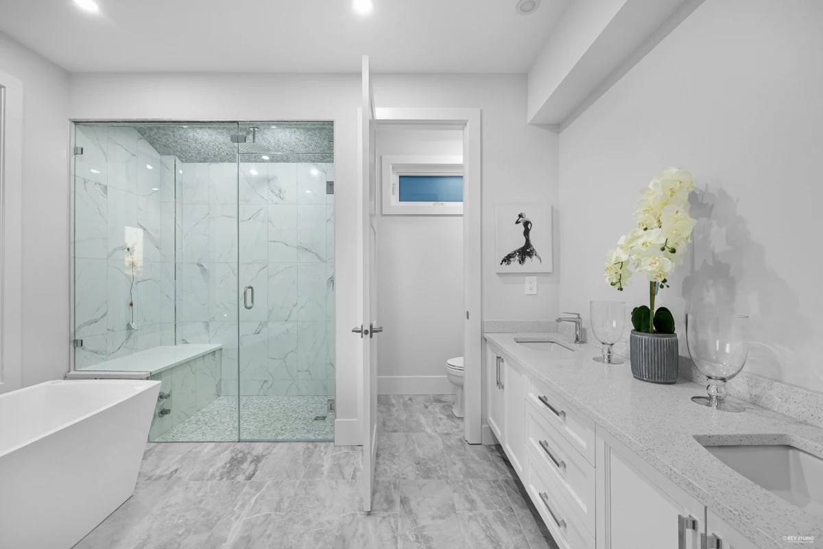 Basement Recreation Room Photo of 838 Stevens Street, White Rock, BC