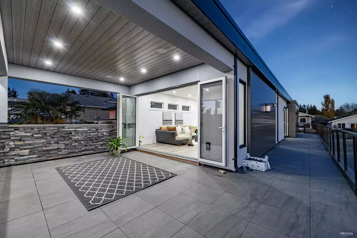 Dining Area Photo of 838 Stevens Street, White Rock, BC