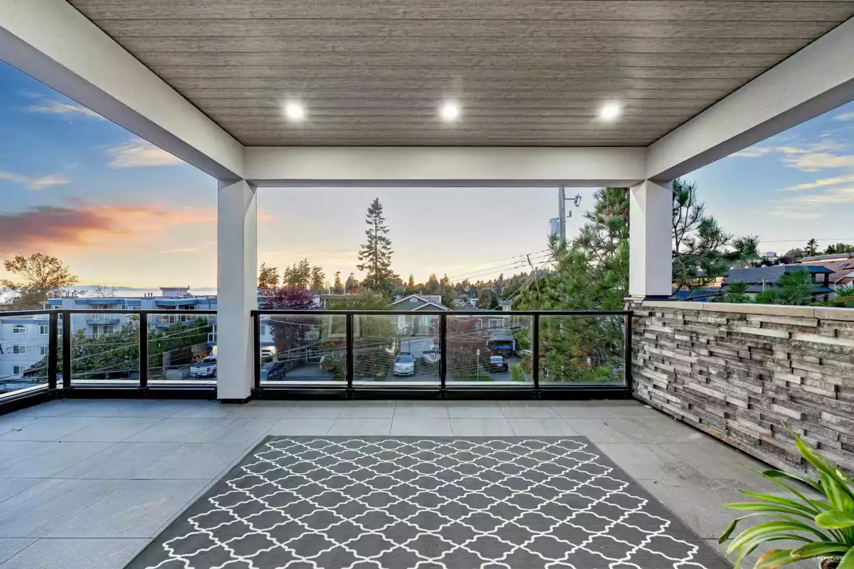 Family Room Photo of 838 Stevens Street, White Rock, BC