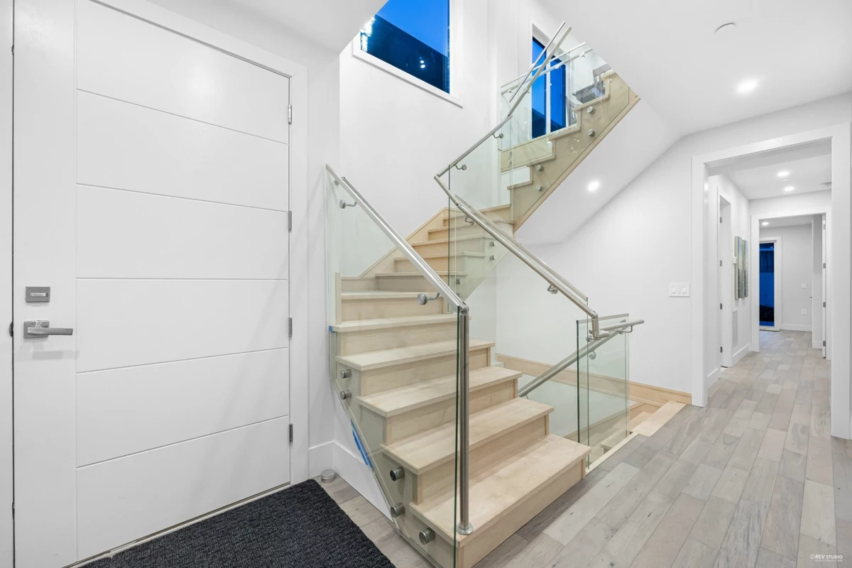 Hallway Photo of 838 Stevens Street, White Rock, BC